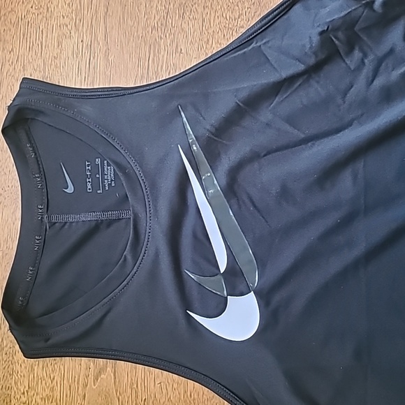 NEW Nike Dryfit Tank - Picture 3 of 11